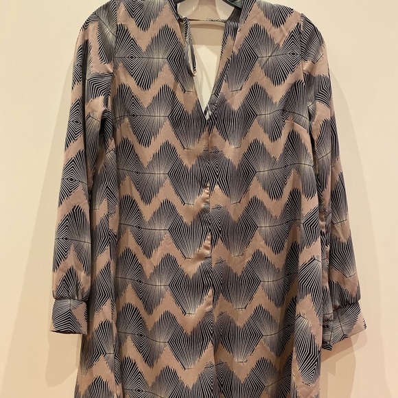 Lush long-sleeve; tan, black, white jumper, v-neck - Picture 2 of 8